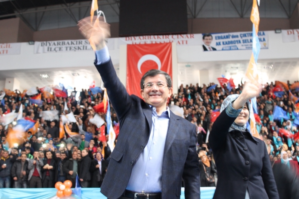 Başbakan Davutoğlu Kürtçe Mevlit programına katılacak Başbakan Davutoğlu Kürtçe Mevlit programına katılacak